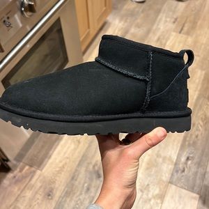 Like NEW UGG ankle boots size women’s 8